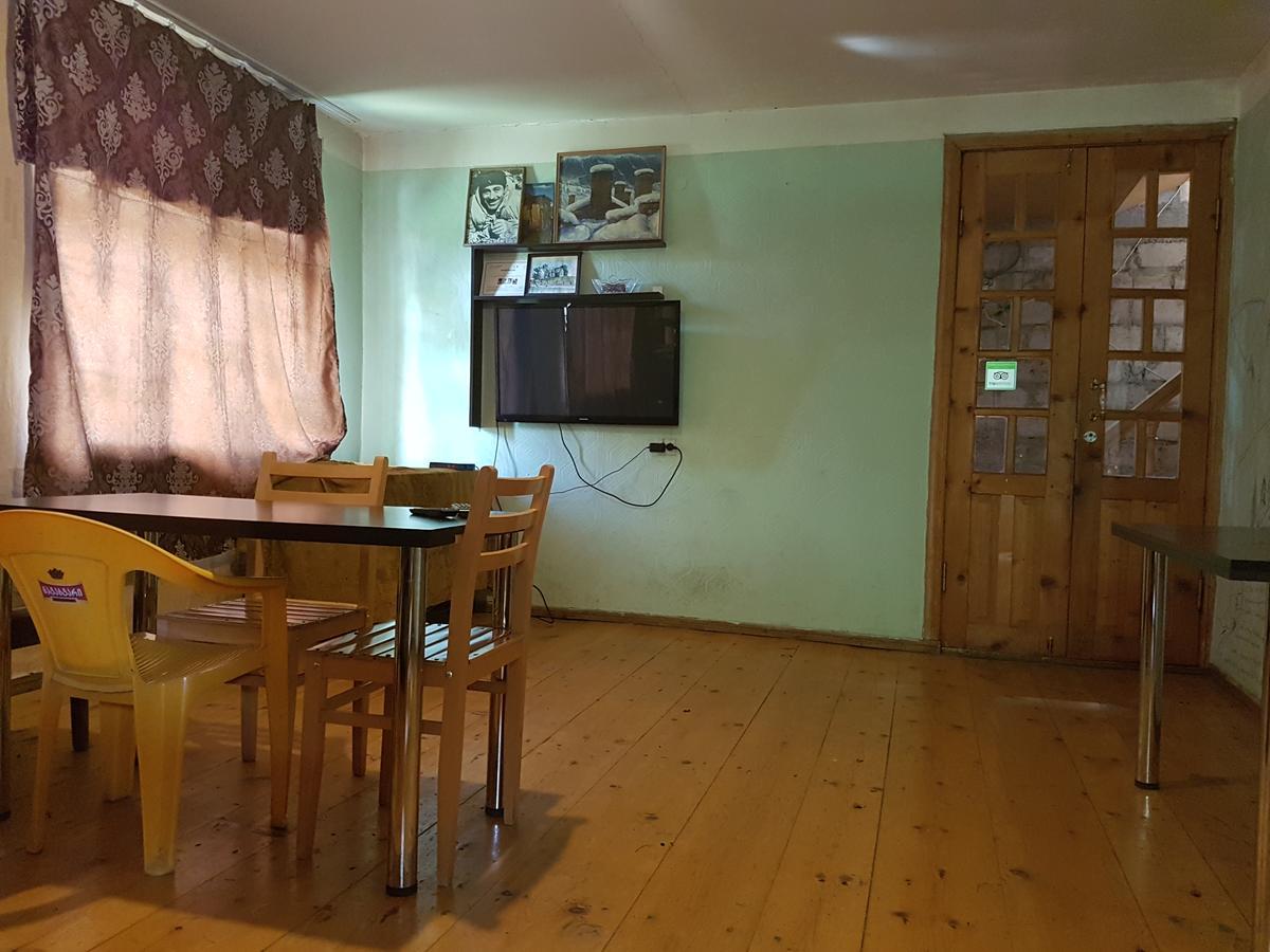 Hostel The Misty Mountains Mestia Ngoại thất bức ảnh